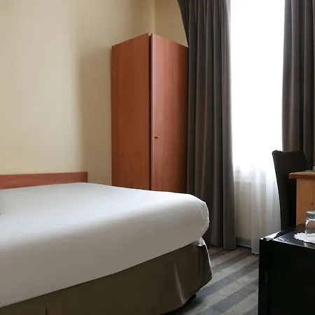 Saint Cyr Etoile Otel 3*