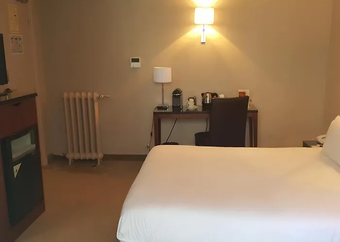 Saint Cyr Etoile Otel 3*