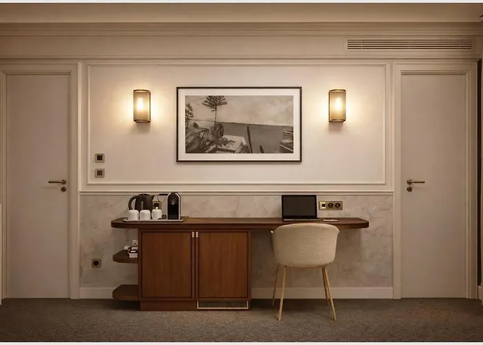 Otel Saint Cyr Etoile 3*