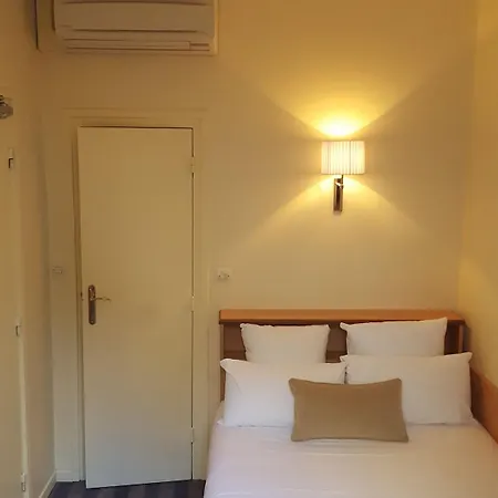 Saint Cyr Etoile 3* Paryż