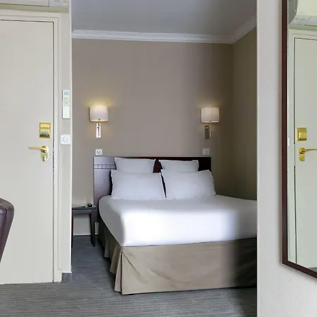Saint Cyr Etoile Hotel 3*
