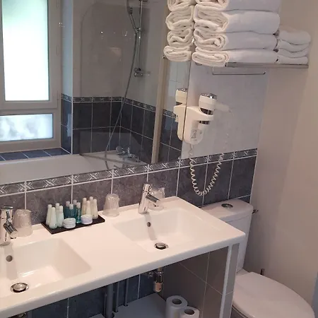 Отель Saint Cyr Etoile 3*