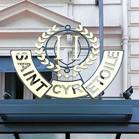 Отель Saint Cyr Etoile Париж