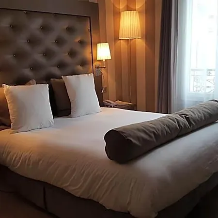 Отель Saint Cyr Etoile 3*