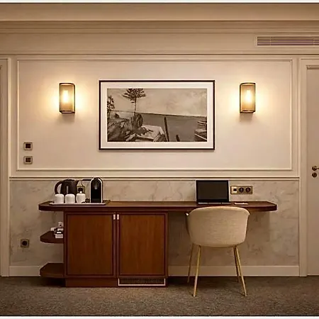 Saint Cyr Etoile Отель 3*
