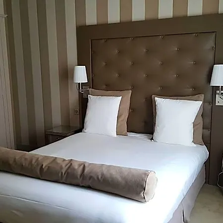 Отель Saint Cyr Etoile 3*