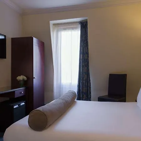 Saint Cyr Etoile Hotel