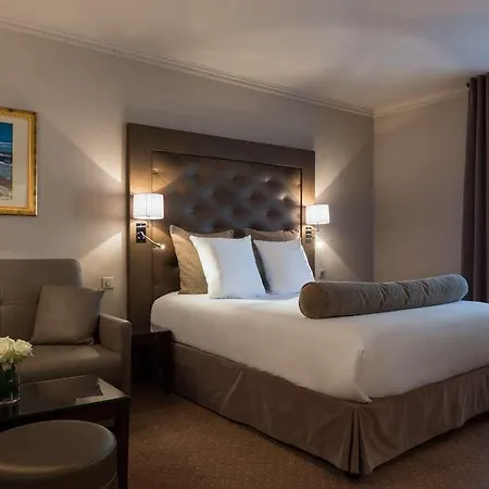 Saint Cyr Etoile Hotel
