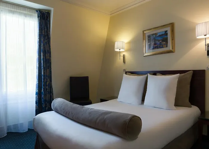 Hotel Saint Cyr Etoile 3*