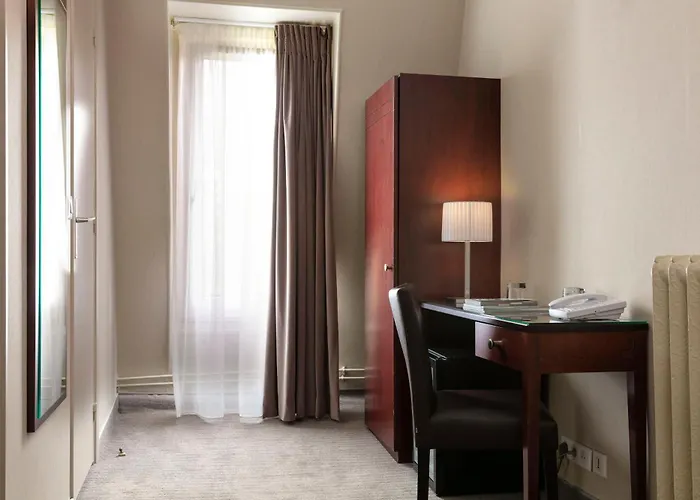 Отель Saint Cyr Etoile Париж