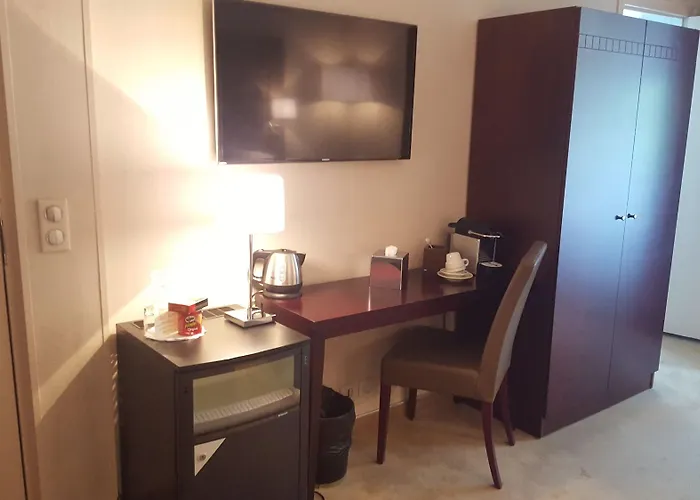 Saint Cyr Etoile Hotell Paris