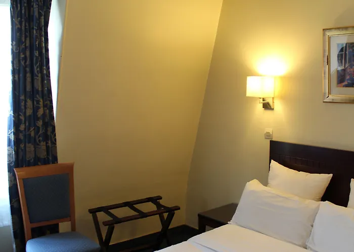 Saint Cyr Etoile 3* Париж