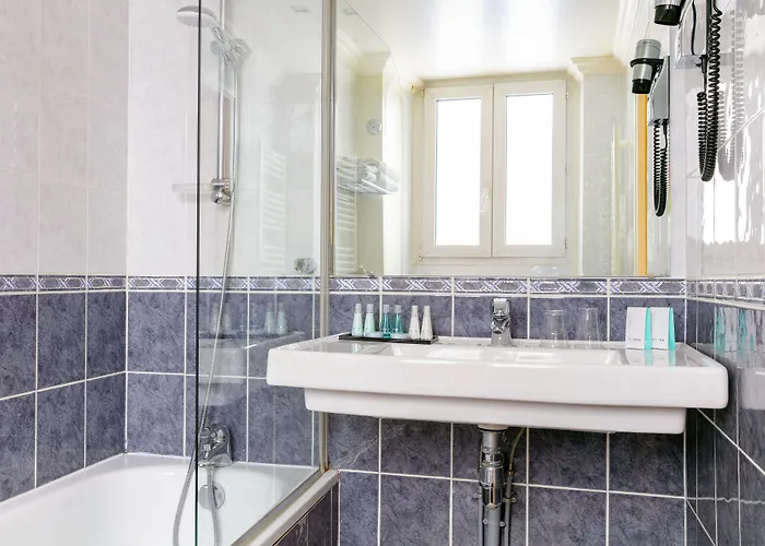 Отель Saint Cyr Etoile 3*