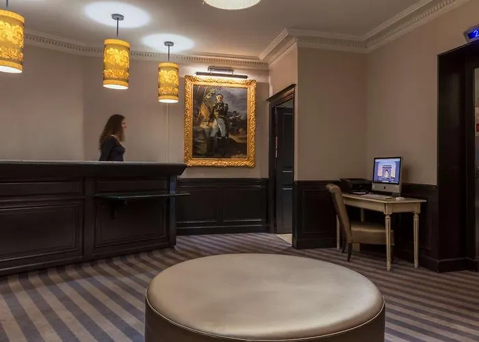 Отель Saint Cyr Etoile 3*