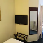 Hotel Saint Cyr Etoile Parigi