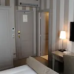 Hotel Saint Cyr Etoile Parigi
