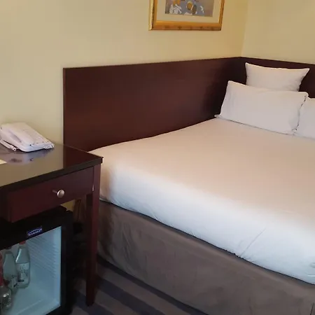 Hotel Saint Cyr Etoile 3*